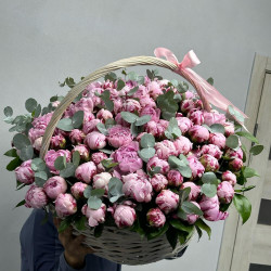 101 розовый пион в корзине