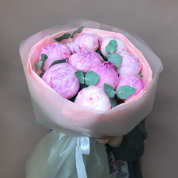 Букет из 9 розовых пионов