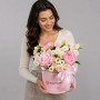 Композиция из пионов, эустомы и кустовых роз — вид 3
